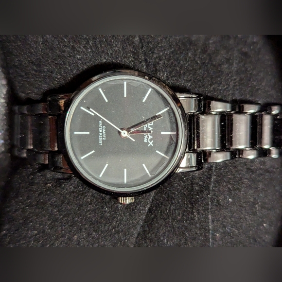 Classic OMAX Designer Waterproof Stainless Steel Rhodium Pltd Dress lady's watch - Picture 7 of 7